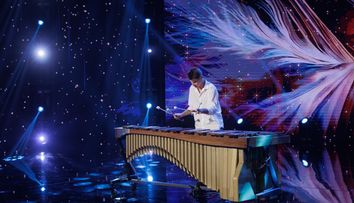 De la acorduri simple la perfecțiune! Alexandru Beleca, tânărul de 17 ani care a cântat la marimba pe scena Românii au talent și a primit ropote de aplauze: „Este absolut superb ce am auzit! Eu sunt cucerit total!”