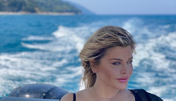 Loredana Groza, mai sexy ca niciodată într-o rochie mulată și decoltată. Cum a fost fotografiată