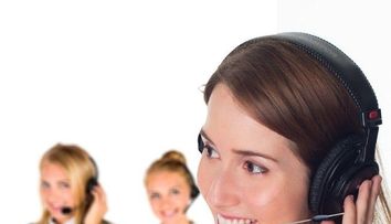 Munca în call-center, de la job studențesc, la un câștig de 8.000 lei. Ce limbi străine îți saltă salariul