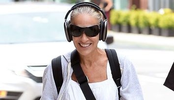 Sarah Jessica Parker, look natural cu părul încărunțit și fără machiaj