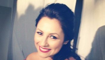 Andra si-a vrajit fanii cu o fotografie in care zambetul si decolteul sau au fost vedete
