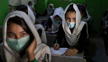 VIDEO Femeile din Afganistan, în pericol după ce țara a fost ocupată de talibani. „Vom muri încet, în istorie”