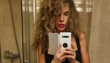 Anna Lesko, peste 10.000 de like-uri pentru o fotografie într-un body transparent! Așa se trezește dimineața artista