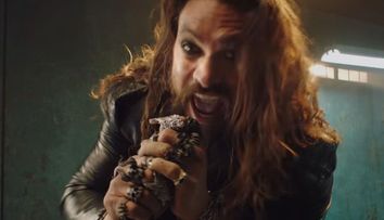 Jason Momoa, dezlănțuit la petrecerea filmului House of Gucci. Actorul a dansat la bustul gol