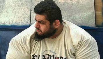Incredibilul Hulk exista si in realitate: are 150 de kilograme si un fizic impresionant! Cum arata acest barbat cand renunta la tricou