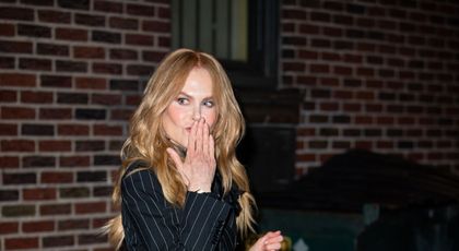 Nicole Kidman, accident vestimentar la aeroport. A încercat să se strecoare incognito, dar fotografii au fost pe urmele ei și au surprins tot