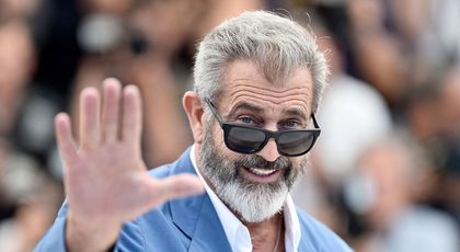 Cât te costă o cină și un selfie cu Mel Gibson. Actorul și-a scandalizat fanii