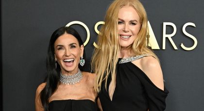 Una are 57 de de ani, celalta 62, dar par de 40!  Demi Moore și Nicole Kidman nefiresc de “tinere” la cea mai recentă apariție