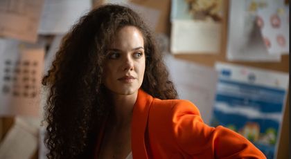 Actrița Irina Ștefan din serialul „Brigada Nimic”, cele mai noi detalii de la filmări: ”Un roller coaster amuzant”