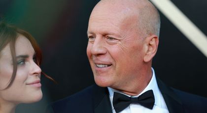 Imagini noi cu Bruce Willis în casa lui din Los Angeles. Cum se simte în prezent actorul diagnosticat cu demență