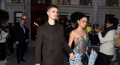 Romeo, fiul de 22 de ani al lui David și al Victoriei Beckham, este un adevărat Don Juan. Cine este noua lui iubită, Kim Turnbull, cu care s-a afișat la Săptămâna Modei de la Paris