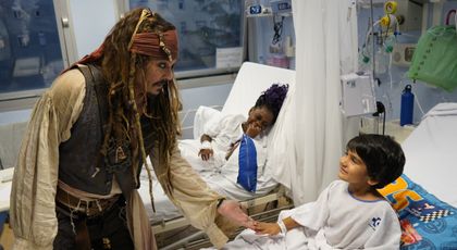 Johnny Depp, gest de milioane pentru copiii bolnavi de cancer! Ce a făcut celebrul actor într-un spital din Spania