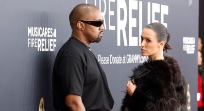 Kanye West a comis-o din nou. Explicația șocantă oferită de rapper în ceea ce privește apariția vulgară a soției sale. Ce a spus artistul despre apariția indecentă a Biancăi Censori: „Cât de norocos sunt”