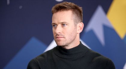 Armie Hammer, primul interviu după acuzațiile de viol și canibalism! Ce spune fostul star de la Hollywood despre acuzațiile care i-au distrus cariera, l-au falimentat și l-au făcut să se gândească la sinucidere