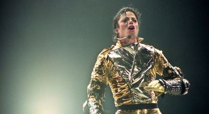Cum ar fi arătat Michael Jackson, dacă ar fi trăit. Imaginile generate de Inteligența Artificială, la 14 ani de la deces