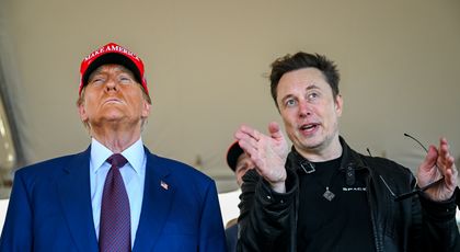 Donald Trump a anunțat că boicotul Tesla este ilegal, iar reacția oamenilor e hilară: ”Deci o să fiu obligat să îmi cumpăr mașina lui Elon Musk, de 80.000 de dolari?”