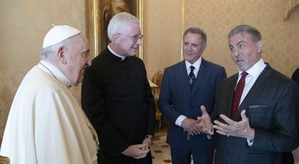 La Vatican, Sylvester Stallone l-a provocat pe Papa Francisc la o partidă de box. ”Ești gata? Hai să ne batem”