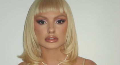 Alexandra Stan are un nou iubit! Cine este bărbatul care îi aduce zâmbetul pe buze artistei. Cei doi au fost fotografiați în ipostaze tandre