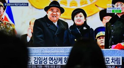 Kim Jong Un are un fiu pe care-l ţine ascuns pentru că este "prea palid și slab"