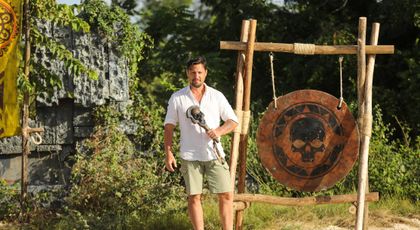 Survivor România 2025: soarta concurenților stă în urnele destinului! Cine va fi primul eliminat? Aflăm în această seară, de la 21:30, la PRO TV și pe VOYO! „De acum înainte, nu doar voturile decid soarta concurenților, ci și destinul!”