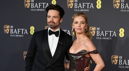 Sebastian Stan și iubita sa, Annabelle Wallis, apariție superbă împreună, pe covorul roșu de la Premiile BAFTA. Cum i-au surprins paparazzii