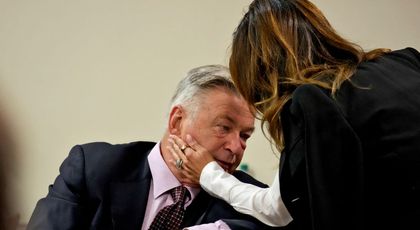 Ce diagnostic i-au pus medicii lui Alec Baldwin după tragedia din 2021, când actorul a împușcat-o accidental pe Halyna Hutchins pe platoul de filmare: „Sunt mai fericit când dorm decât când sunt treaz”