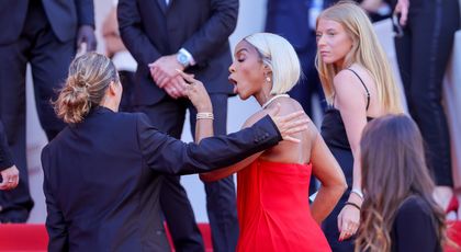 Kelly Rowland, în pragul unei crize de furie la Festivalul de la Cannes. Cum a fost surprinsă pe covorul roșu