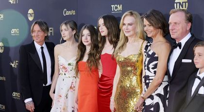 Toată familia i-a fost alături lui Nicole Kidman, când a primit premiul pentru întreaga carieră. Fiicele ei adolescente, Sunday Rose și Faith Margaret, și-au făcut debutul pe covorul roșu