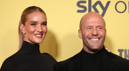 Cum se distrează Jason Statham împreună cu copiii într-un parc de distracții. Actorul din „Fast & Furious” ar fi protagonistul perfect pentru o comedie