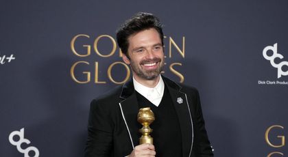 Sebastian Stan, actorul român de la Hollywood, a câștigat la Globurile de Aur premiul pentru Cel mai bun Actor  într-o comedie sau musical! Ce apel emoționant a făcut în discursul său și ce declarație iubitei sale