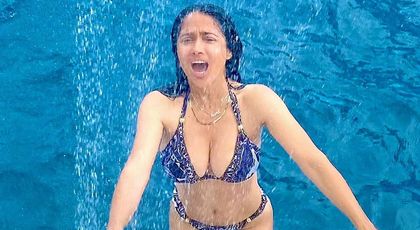 “Ce femeie!” Fanii Salmei Hayek în extaz după ce vedeta s-a pozat în bikini: “La 57 de ani, e peste orice influenceriță de 20!”