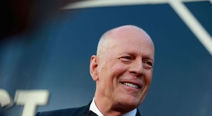 Bruce Willis, fotografie emoționantă în care apare alături de fiicele Tallulah și Scout, de Ziua Recunoștinței. „Cel mai bun tată din lume”