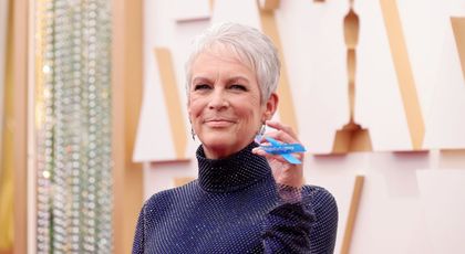 Jamie Lee Curtis, solidară cu poporul ucrainean pe covorul roșu de la Oscar! Cum a apărut actrița