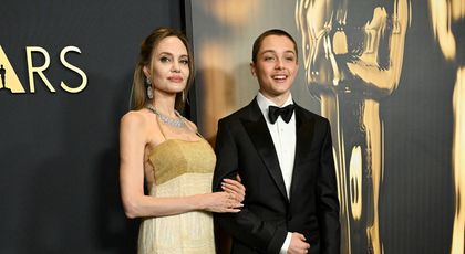 Are 16 ani, și-a întrecut mama în înălțime și tatăl în frumusețe. Fiul Angelinei Jolie și al lui Brad Pitt se anunță viitorul cuceritor de la Hollywood