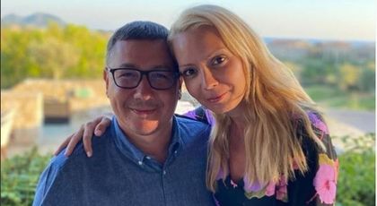 Victor Ponta și Daciana Sârbu au divorțat după 19 ani de mariaj. În 2020, cei doi au adoptat o fetiță