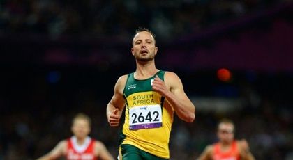 Oscar Pistorius, atletul fara picioare care a scris istorie la Jocurile Olimpice, acuzat ca si-a impuscat iubita