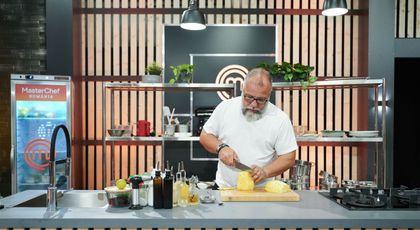 Masterchef 2024, 10 septembrie. Cristian Tomescu, barman-somelier, a gătit pina colada risotto. Chef Scărlătescu: ”Du-te și fierbe sărăcia aia de orez!”