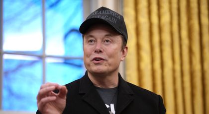 Reacția lui Elon Musk după ce influencerița Ashley St. Clair a dezvăluit că l-a făcut tată pentru a 13-a oară.  A rostit un singur cuvânt