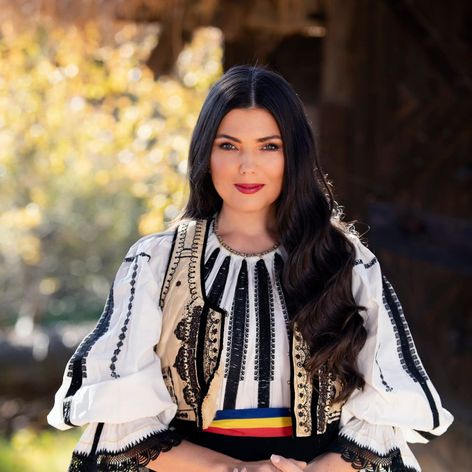 paula seling in port traditional