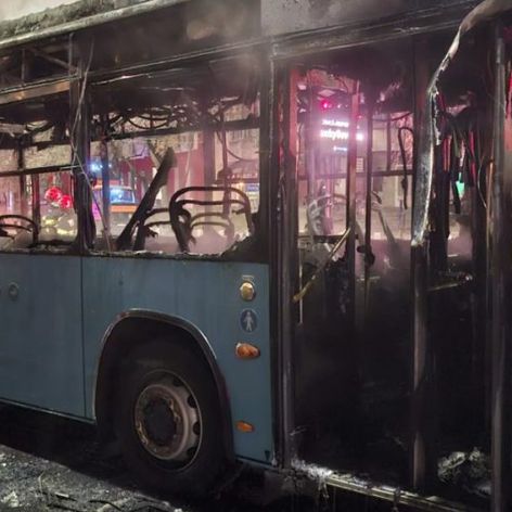 un-autobuz-a-fost-mistuit-de-flacari--900x505