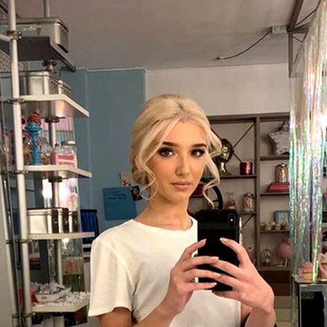 fiica-mijlocie-a-lui-gigi-becali-alexandra-a-fost-a-fost-una-din-cele-mai-frumoase-prezente-la-nunta-surorii-ei-mai-mari.-galerie-foto