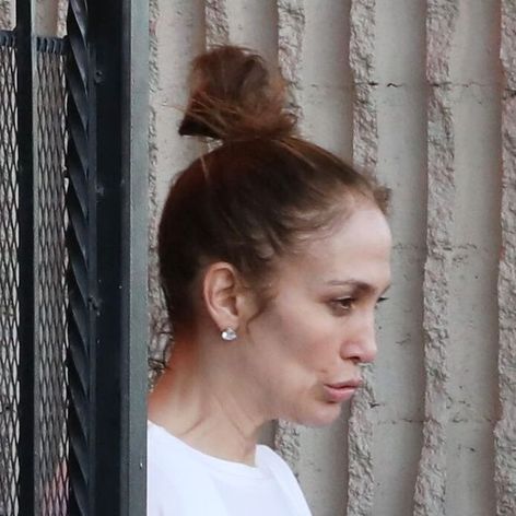 jennifer-lopez-surprinsa-cu-garda-jos-cum-arata-vedeta-necoafata-si-nearanjata_4
