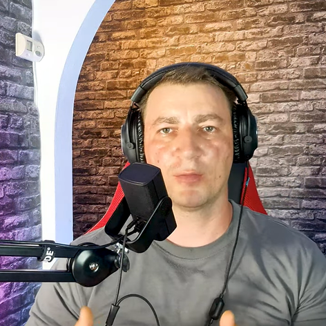 Marian Godină vorbește cu fanii săi într-un clip postat pe platforma YouTube