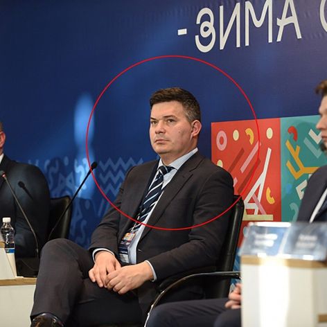 Ivan Pechorin ascultă discursul unui invitat la Forumul Economic Estic, găzduit de președintele rus Vladimir Putin la Vladivostok