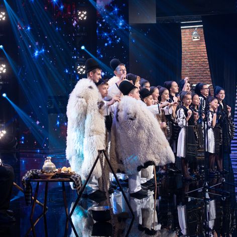 Grup vocal folcloric Nedeia (4)
