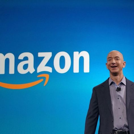 Povestea incredibilă a lui Jeff Bezos - din bucătăria unui restaurant fast-food la succesul Amazon