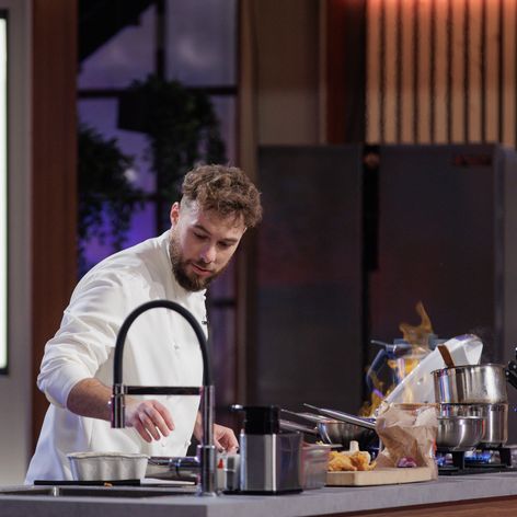 Finala MasterChef, 11 decembrie 2024. Prima probă a finalei a început. Georgiana, Sebi și Gabriel trebuie să pregătească aperitive spectaculoase „Vreau să fie foarte greu să decid. Așa vreau să f (9)