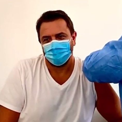 Horia Brenciu s-a vaccinat anti-Covid și a stârnit controverse în mediul online. Reacția artistului