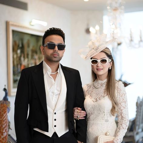 A spectacular evening at the Dubai World Cup 2025 at Meydan Racecourse!Mrs. Tabinda Sanpal graced the occasion wearing @dolcegabbana alongside her husband, Mr. Satish Sanpal, as they witnessed the grandeur of