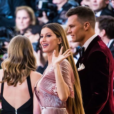 Gisele Bundchen si Tom Brady zambesc in fata camerelor la un eveniment organizat de The Metropolitan Museum Of Art în 2019